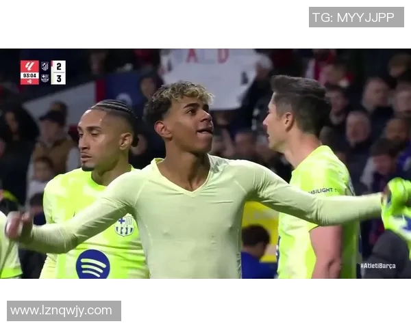 足球明星深情亲吻足球的一刻展现对比赛的无限热爱与执着追求